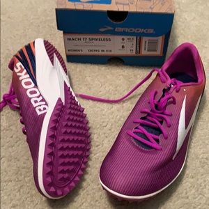 Brooks Mach spikeless
